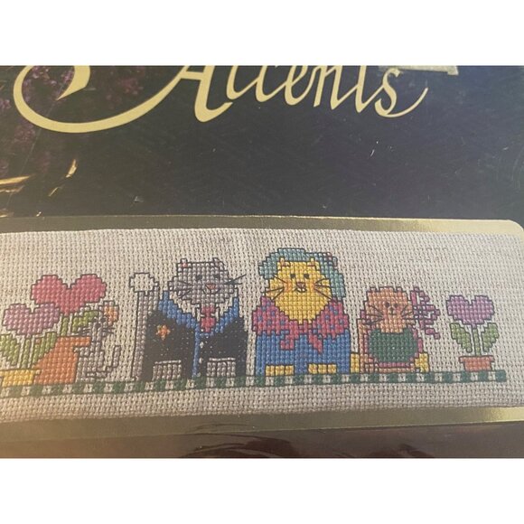 Designs for the Needle Counted Cross Stitch Kit #6409 Cat Family - Picture 2 of 8